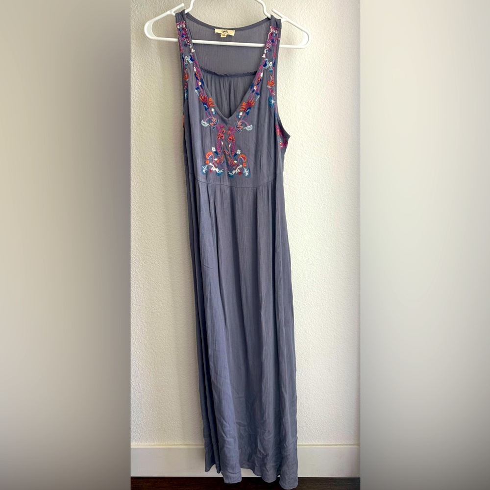 Maxi dress, gray with flowers, size S, brand-entro, never worn